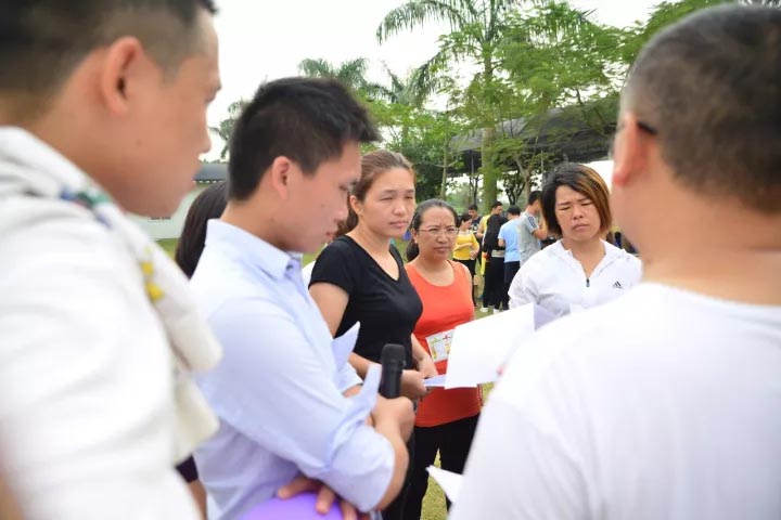 口哨發(fā)令、旗幟落下,比賽的完美呈現(xiàn),離不開裁判員的辛苦付出,低調(diào)是他們的代名詞