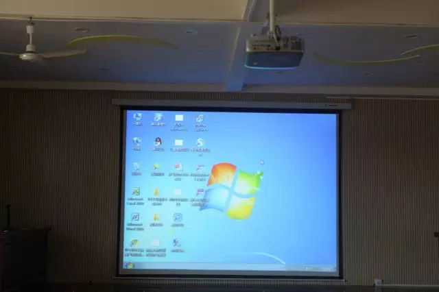 對于他們來說,一臺投影儀,是曾經不敢奢求的夢,現在,廣東博皓來幫助他們圓夢