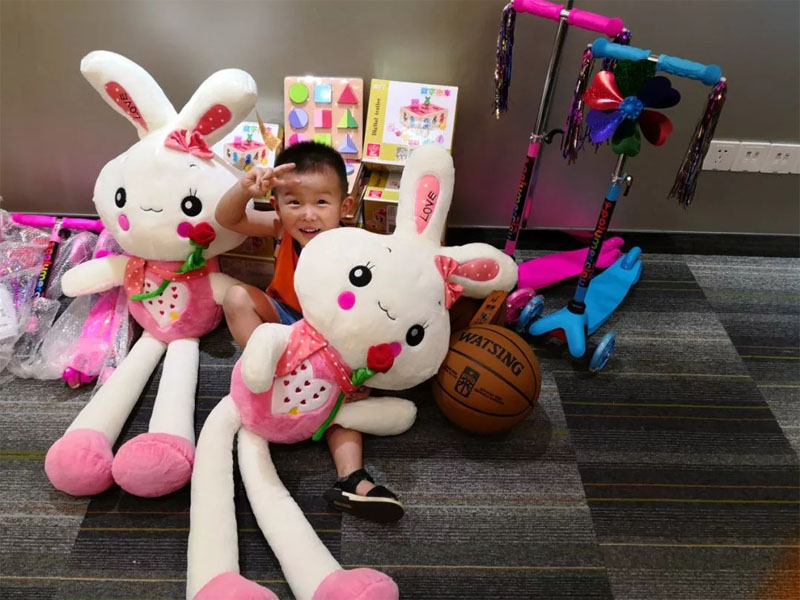 兒童節到了，廣東博皓公司給博二代們發禮物啦