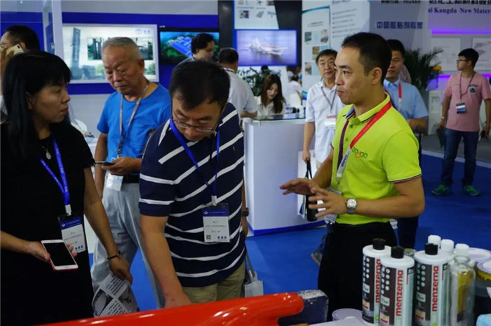 廣東博皓團隊耐心為不斷前來領取資料有意咨詢的賓客進行耐心講解，始終堅持用專業(yè)的技術知識為客戶提供最優(yōu)的解決方案-2