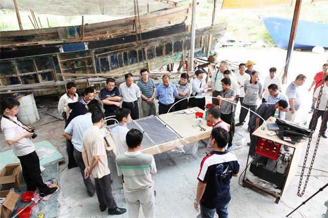 廣東博皓在廣東省陽(yáng)江市東平鎮(zhèn)舉辦了玻璃鋼漁船圖紙審查及模板制作經(jīng)驗(yàn)交流會(huì),并提供“真空導(dǎo)入”現(xiàn)場(chǎng)演示 -2